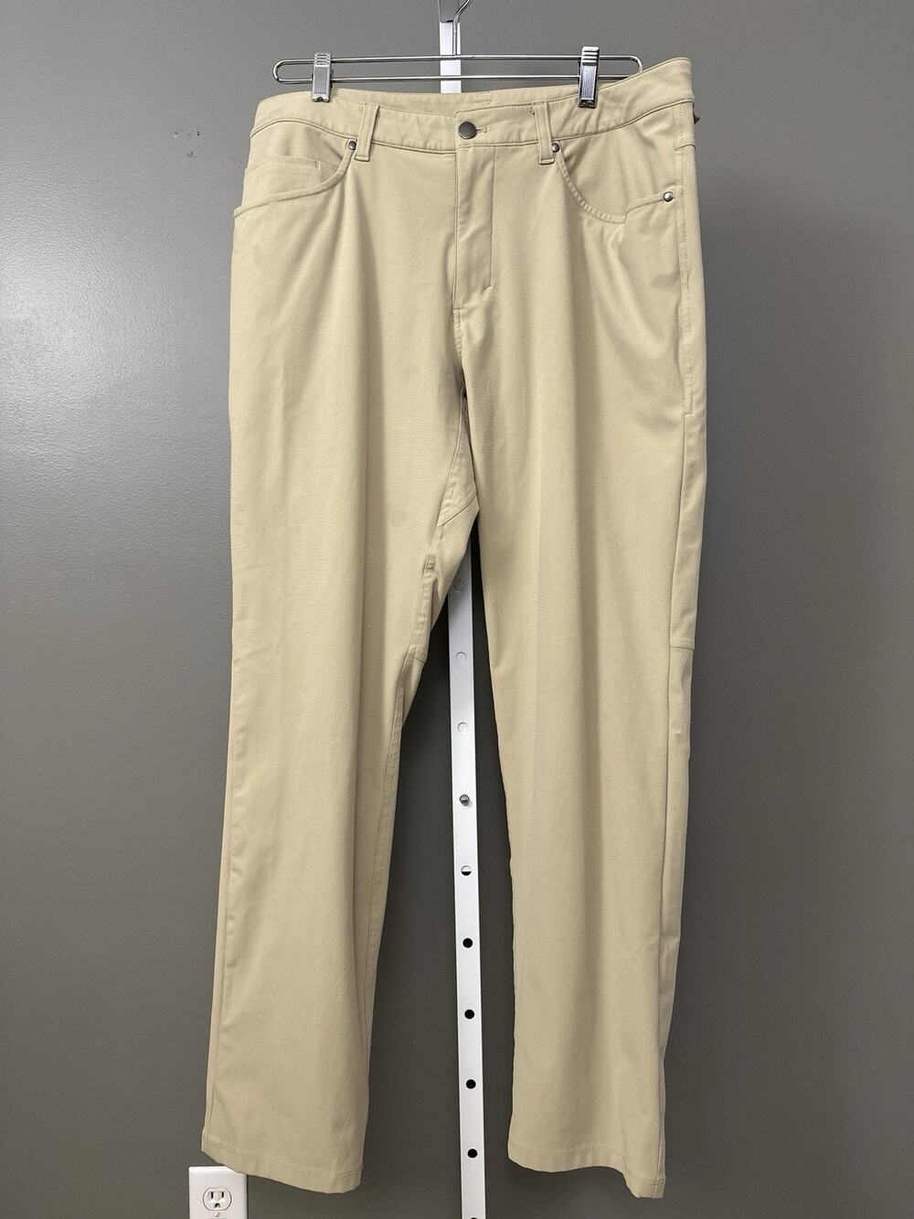 Lululemon ABC Pant Classic 32" Men's 34 Khaki Tan Warpstreme LM5ADES SEE DESC